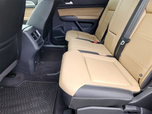 Used 2021 Volkswagen Atlas Cross Sport SE image 9