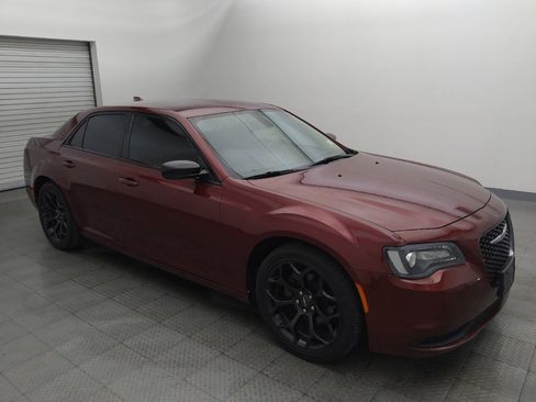 Used 2019 Chrysler 300 Touring w/ Sport Appearance Package image 11