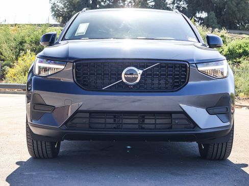 New 2026 Volvo XC40 B5 Core image 2