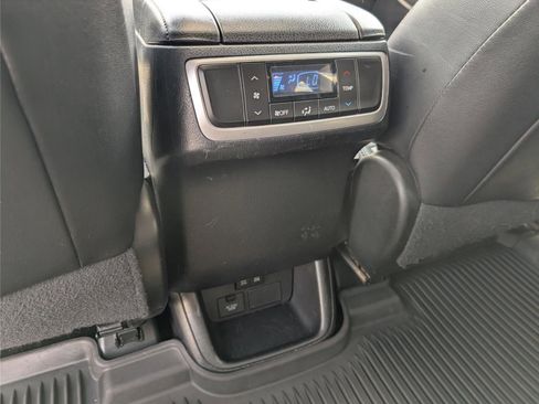 Used 2017 Toyota Highlander Limited image 28
