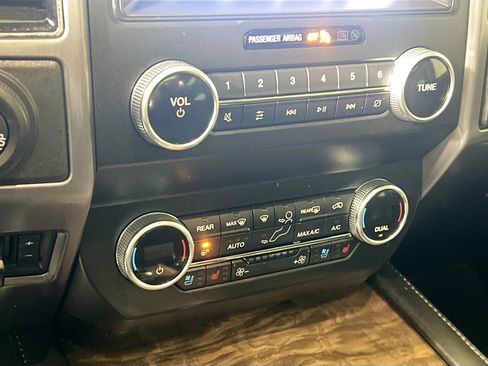 Used 2021 Ford Expedition Platinum image 27