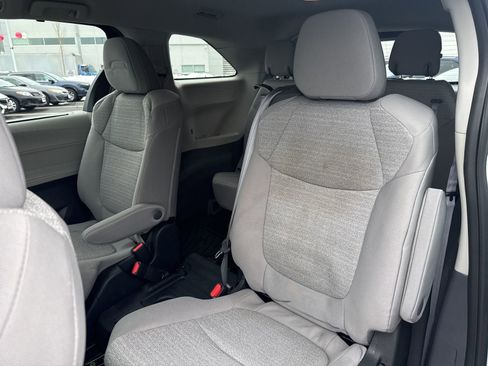Used 2023 Toyota Sienna LE image 12