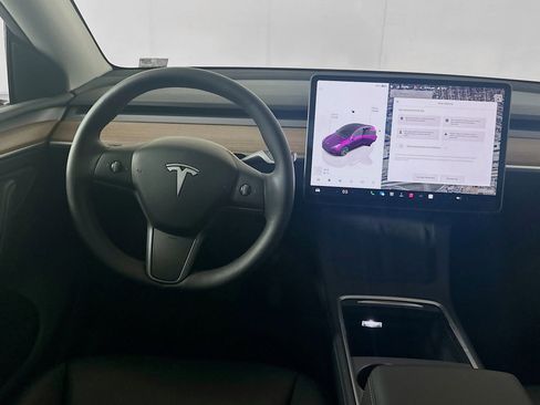 Used 2025 Tesla Model Y Long Range image 18