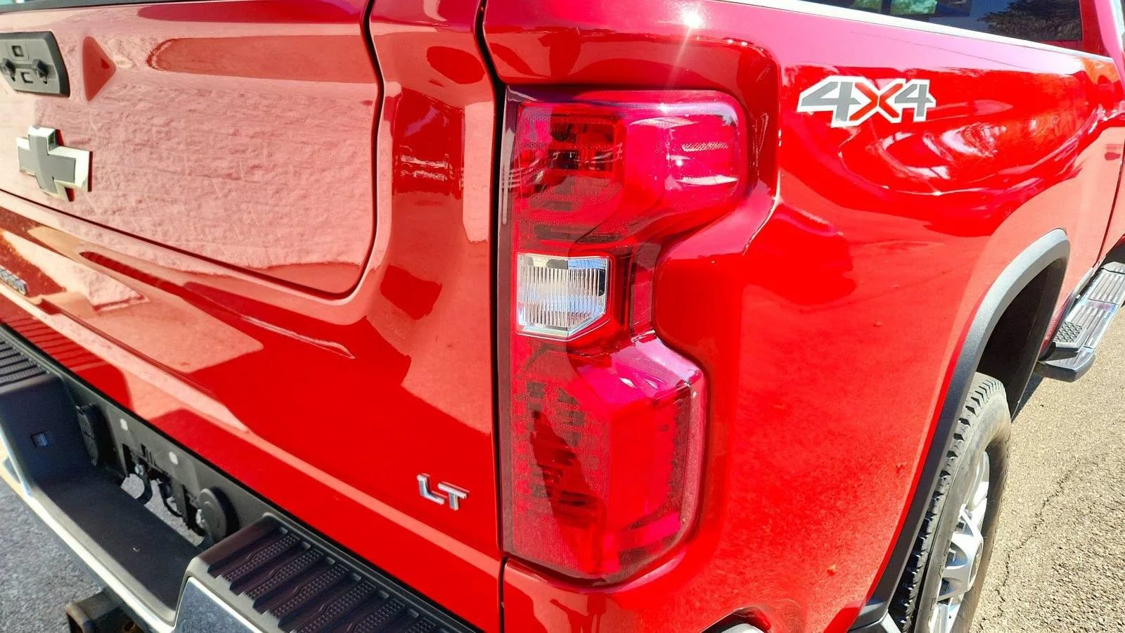 Used 2024 Chevrolet Silverado 2500 LT w/ Convenience Package AWD/4WD image 32