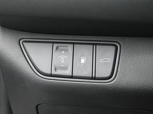 Used 2025 Genesis G70 2.5T image 19