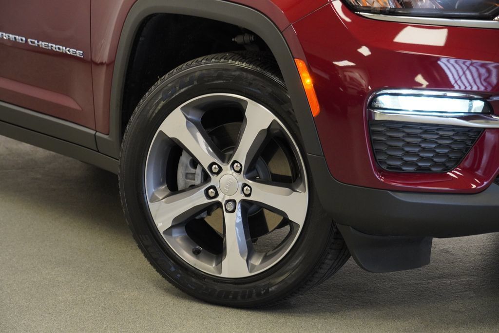 Used 2022 Jeep Grand Cherokee Limited 4xe AWD/4WD image 8
