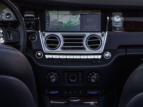 Used 2019 Rolls-Royce Dawn RWD image 19