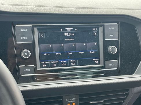 Used 2023 Volkswagen Jetta Sport image 9