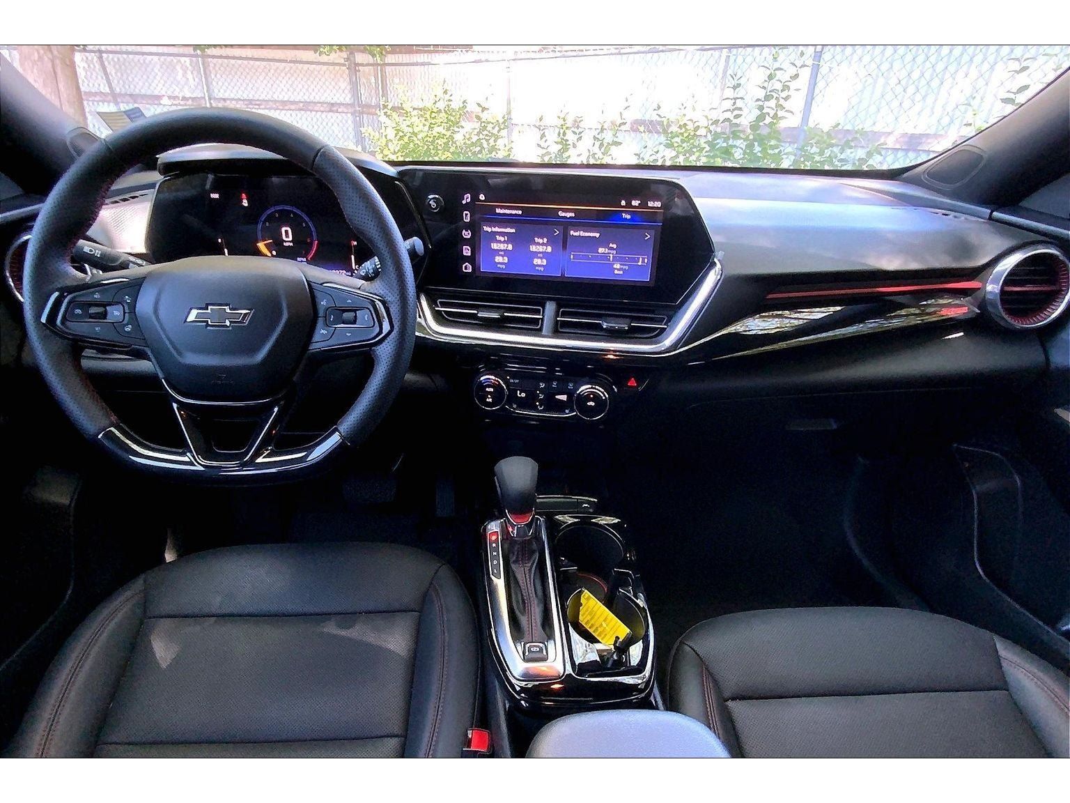Used 2024 Chevrolet Trax RS w/ Sunroof Package FWD image 17