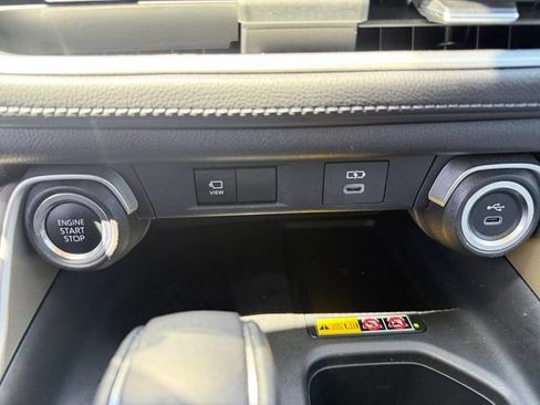 Used 2025 Toyota Grand Highlander AWD image 11