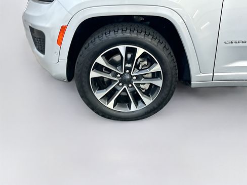 Used 2021 Jeep Grand Cherokee L Overland w/ Advanced Protech Group III AWD/4WD image 11