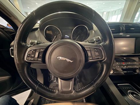 Used 2017 Jaguar F-PACE Premium AWD/4WD image 26