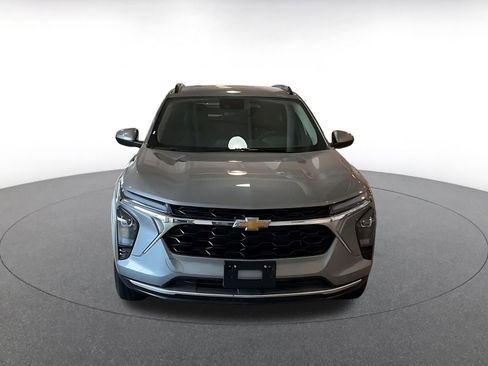 Used 2025 Chevrolet Trax LT w/ LT Convenience Package image 4