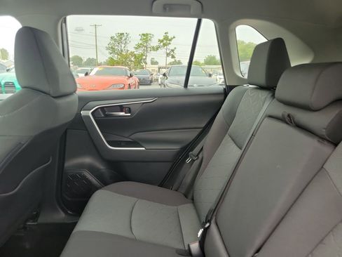 Used 2022 Toyota RAV4 XLE image 9