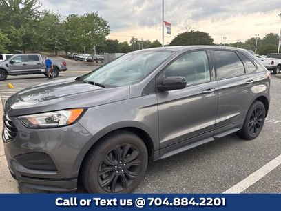 Used 2022 Ford Edge SE w/ Black Appearance Package