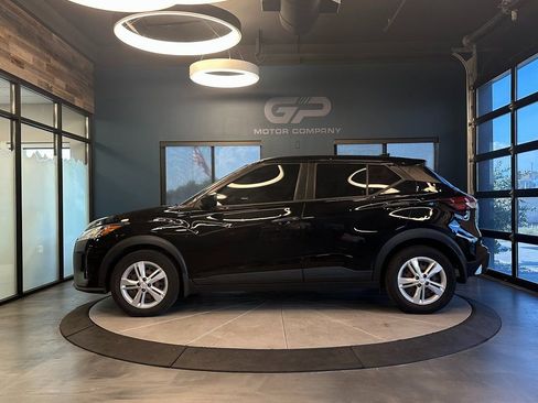 Used 2021 Nissan Kicks S FWD image 6