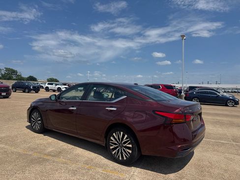 Certified 2025 Nissan Altima 2.5 SV FWD image 12