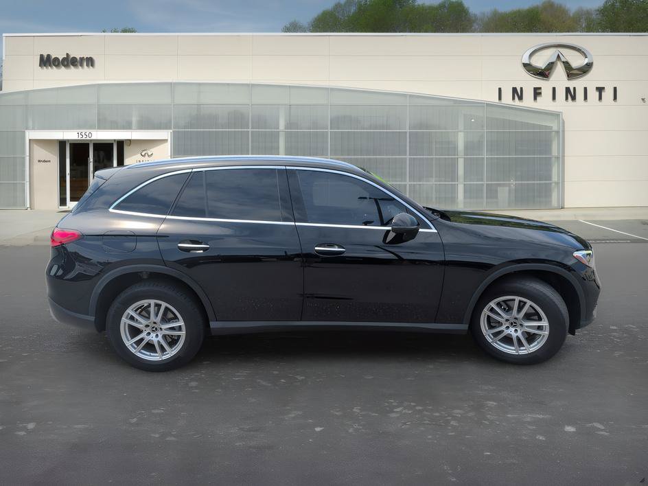 Used 2025 Mercedes-Benz GLC 300 4MATIC image 3