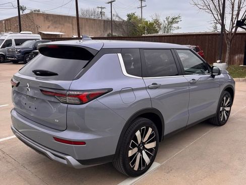Used 2025 Mitsubishi Outlander SE image 8