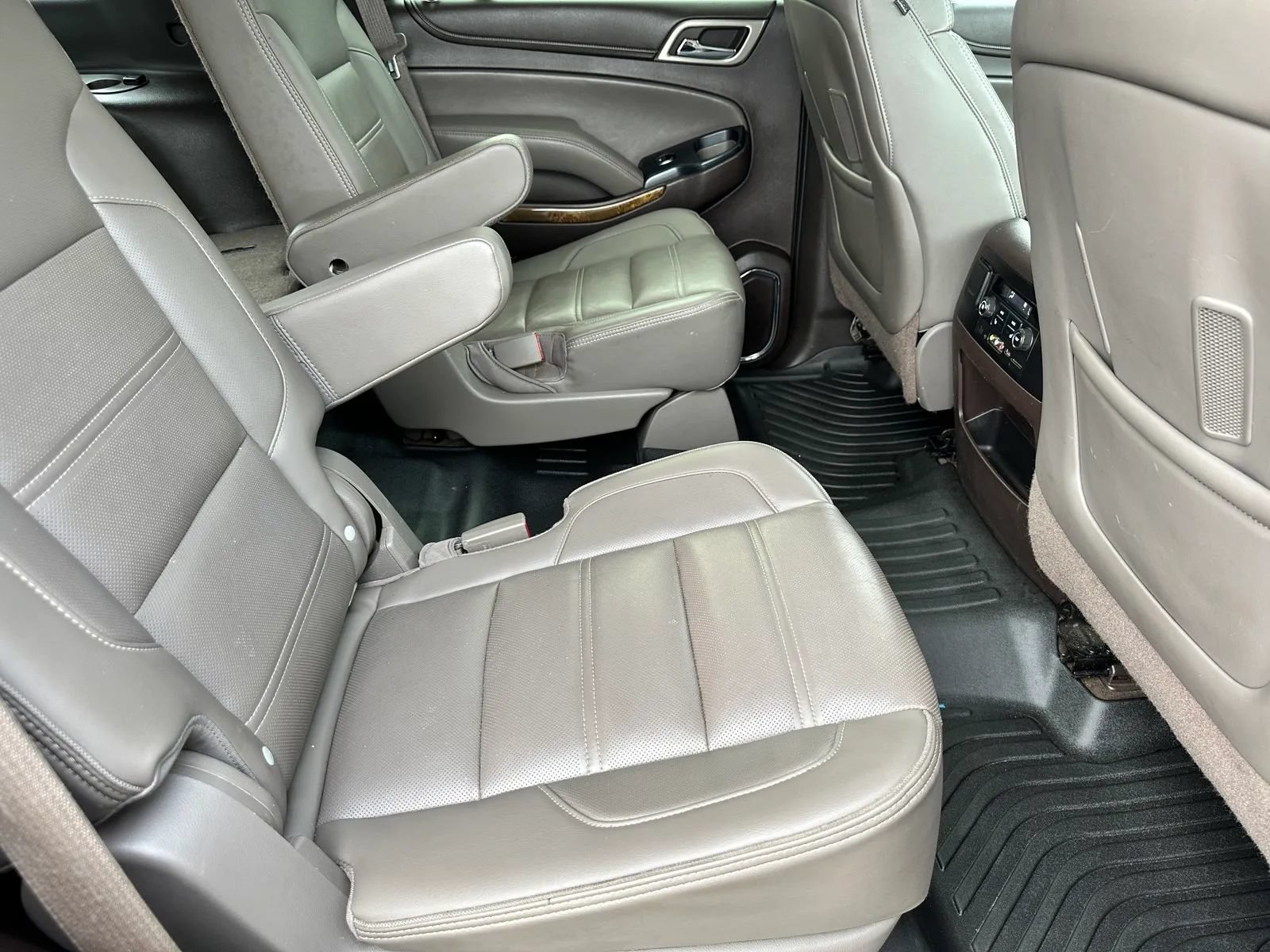 Used 2015 GMC Yukon Denali w/ Touring Package AWD/4WD image 23