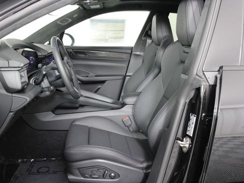 New 2025 Porsche Macan Turbo Electric AWD/4WD image 5