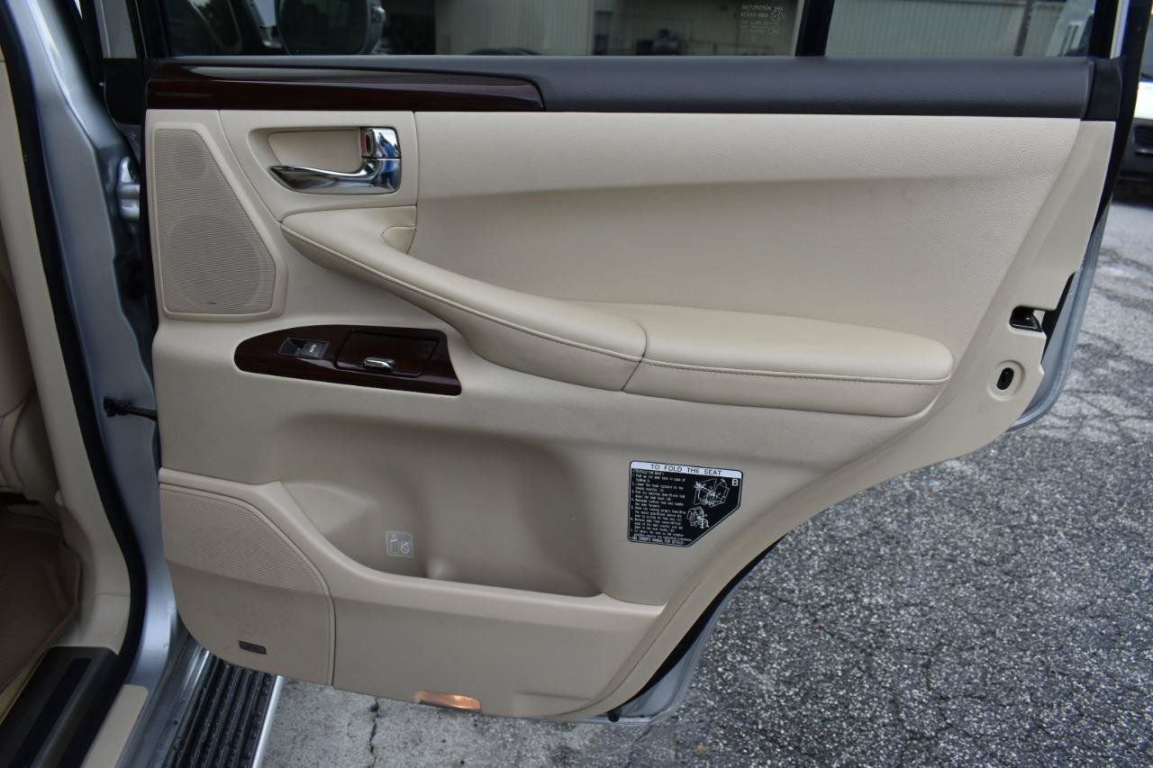 Used 2013 Lexus LX 570 4WD w/ Luxury Pkg image 40