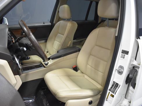 Used 2015 Mercedes-Benz GLK 350 4MATIC image 5