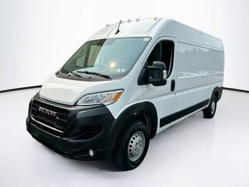 Used 2024 RAM ProMaster 2500 w/ Convenience Group FWD image 3
