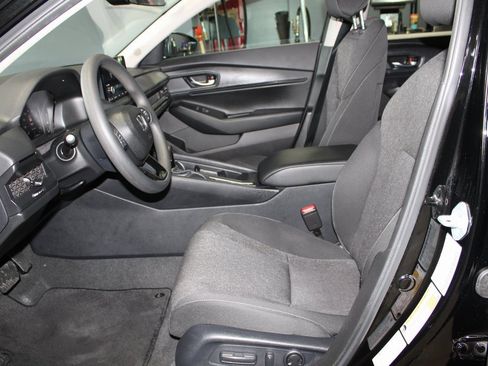 Used 2025 Honda Accord SE image 10