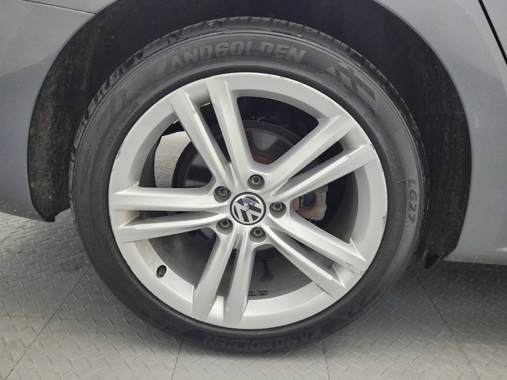 Used 2014 Volkswagen Passat 1.8T SE FWD image 31