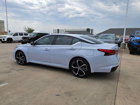 Used 2023 Nissan Altima 2.5 SR w/ SR Premium Package FWD image 6