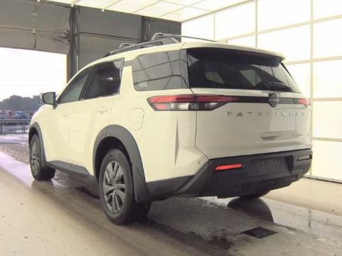 Used 2024 Nissan Pathfinder SV AWD/4WD image 3