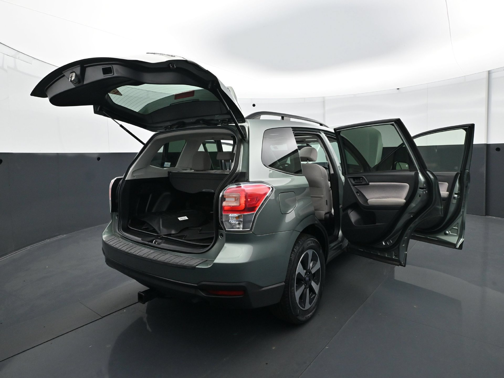 Used 2017 Subaru Forester 2.5i Premium w/ Popular Package #2A AWD/4WD image 34