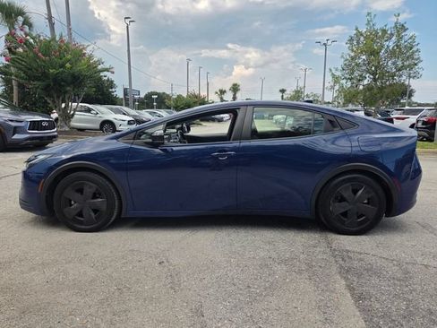 Used 2024 Toyota Prius LE FWD image 4