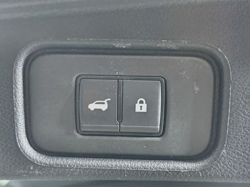 Used 2025 Nissan Pathfinder SV FWD image 30
