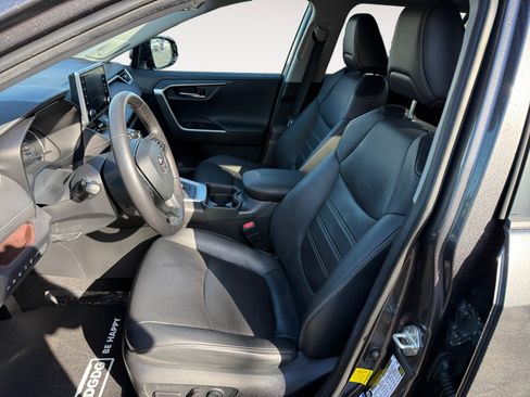 Used 2020 Toyota RAV4 Limited image 10