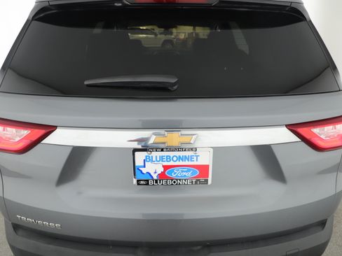 Used 2020 Chevrolet Traverse LS image 4