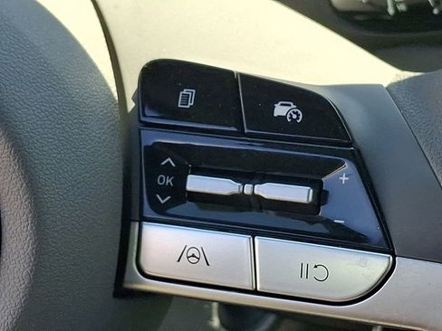Used 2024 Hyundai Elantra SE FWD image 22