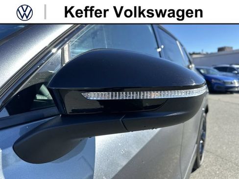 New 2026 Volkswagen Tiguan SE R-Line FWD image 10