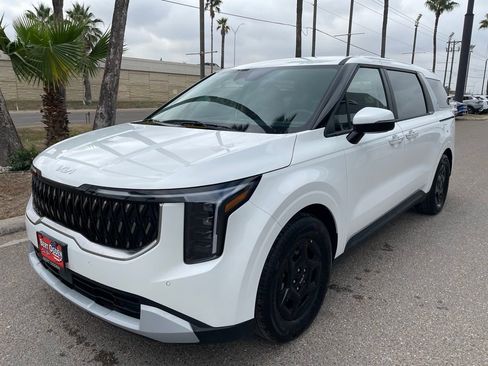 New 2026 Kia Carnival FWD image 3