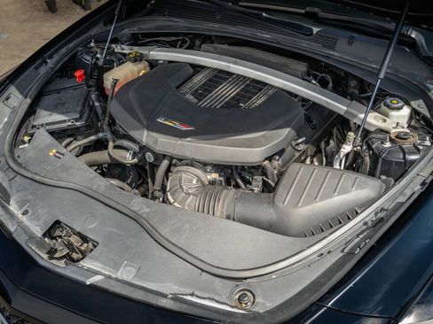 Used 2018 Cadillac CTS V w/ Luxury Package RWD image 20