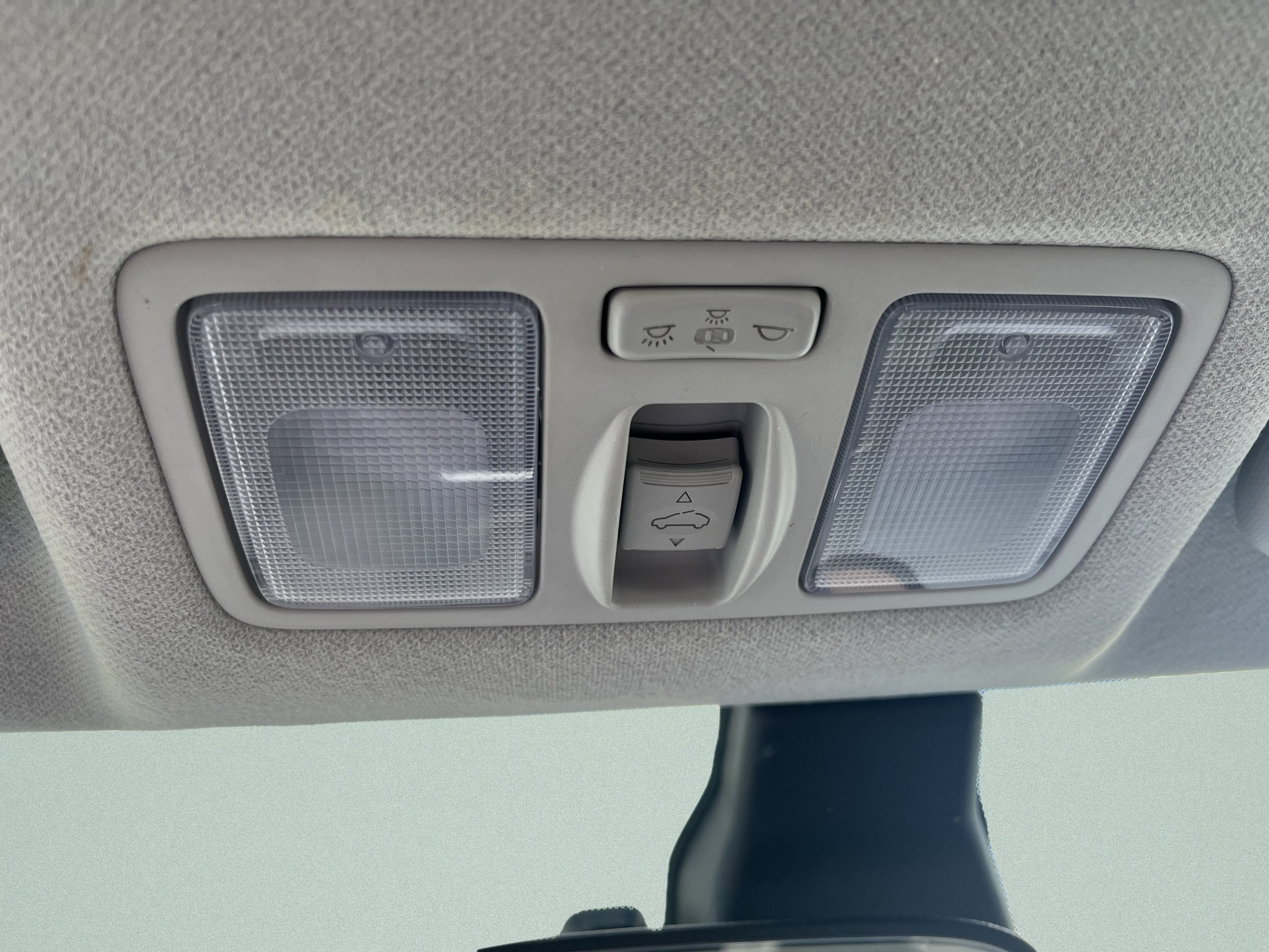 Used 2025 Hyundai Venue SEL FWD image 19