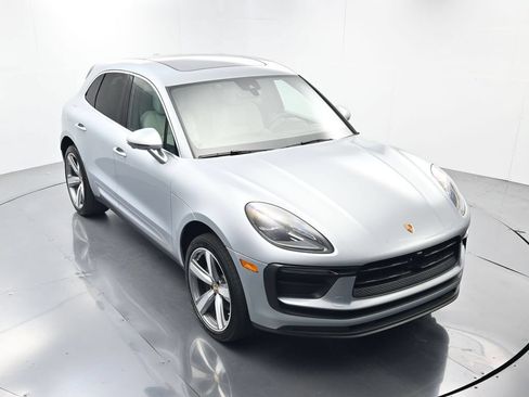 Certified 2025 Porsche Macan AWD/4WD image 45