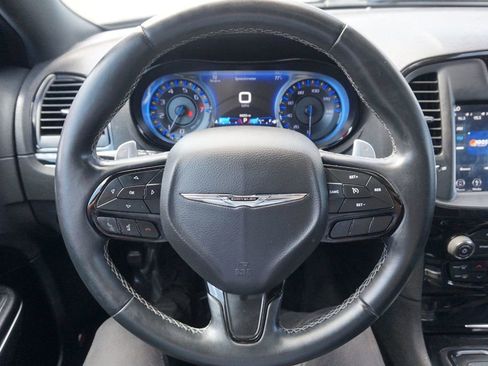 Used 2018 Chrysler 300 S w/ 300S Premium Group RWD image 24