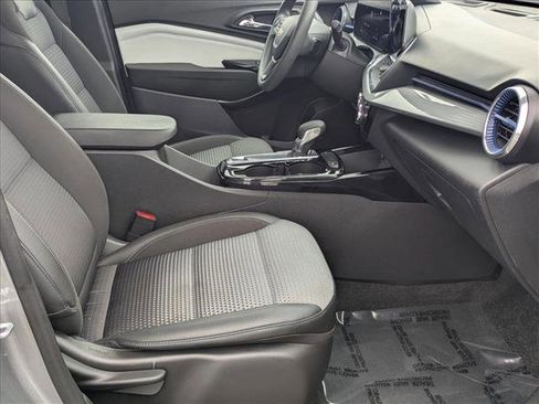 Used 2025 Chevrolet Trax LT image 18