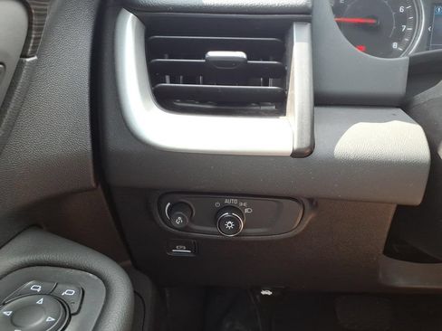 Used 2023 GMC Terrain SLE FWD image 13