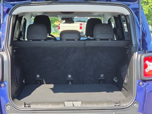 Used 2017 Jeep Renegade Altitude FWD image 9