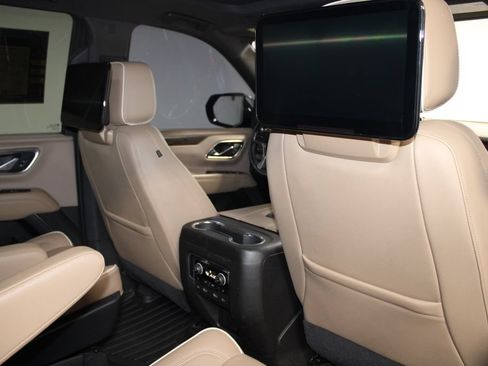 Used 2021 Chevrolet Tahoe Premier w/ Premium Package AWD/4WD image 32