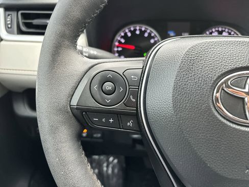 Used 2022 Toyota RAV4 XLE image 12