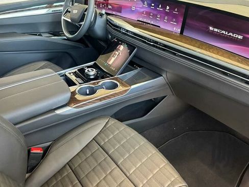 New 2026 Cadillac Escalade ESV Platinum Sport AWD/4WD image 17